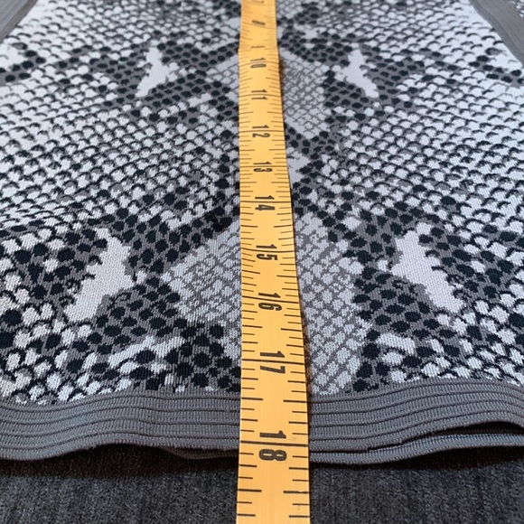 DVF DIANE VON FURSTENBURG grey python snake skirt sz M - Picture 7 of 16